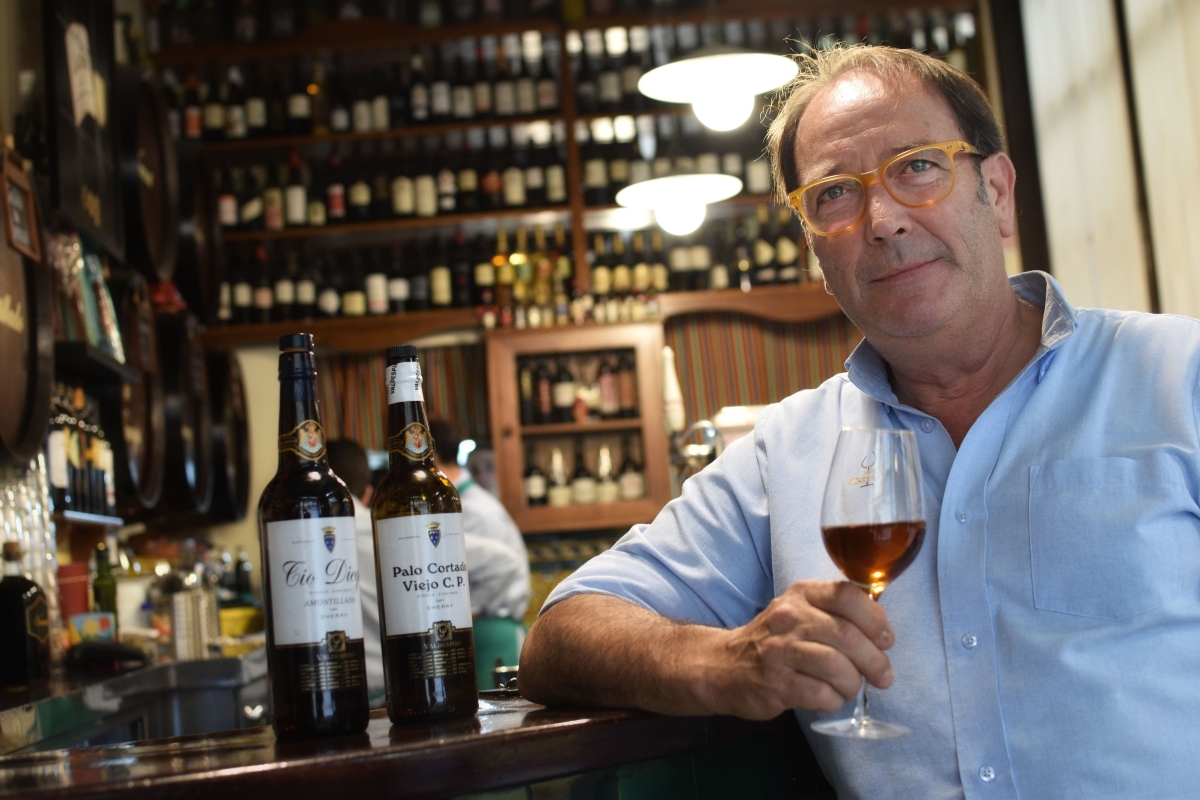 Manolo Cateca, en su taberna.