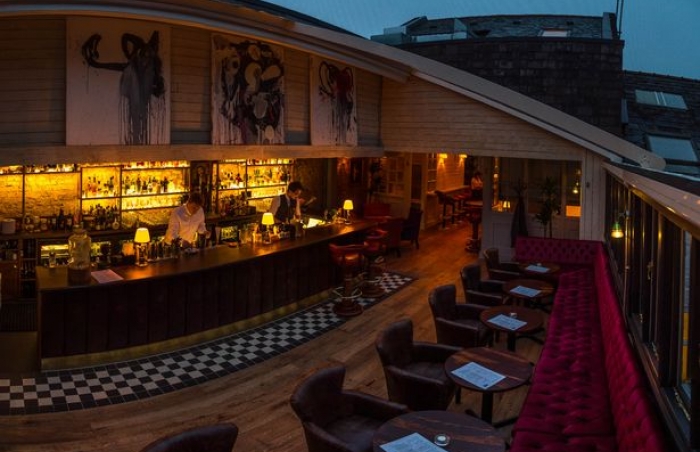 The retractable roof of The Black Cat