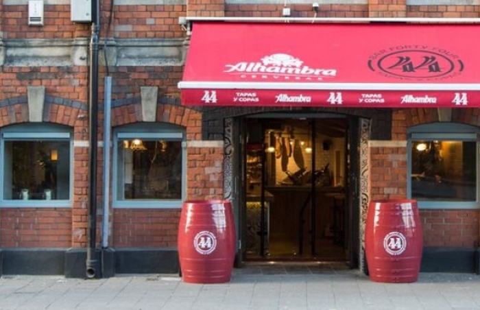 Bar 44