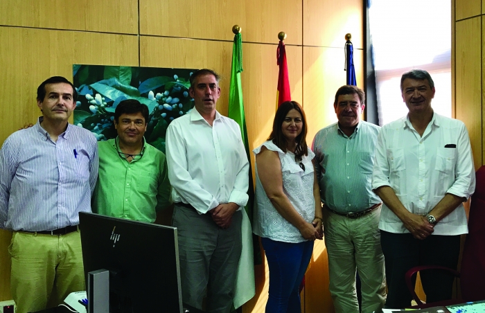 Los miembros de la Junta Directiva de la CADO presentes en la reunión, junto al Secretario General de la Consejería, Don Vicente Pérez. Los miembros de la Junta Directiva de la CADO presentes en la reunión, junto al Secretario General de la Consejería, Don Vicente Pérez.