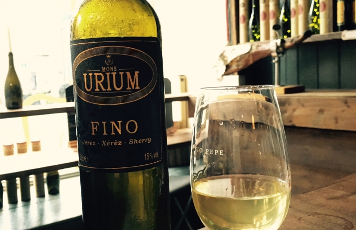 Urium Fino, 15% ABV - matched with olives