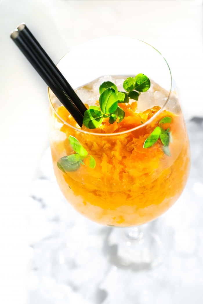 Rebujito de manzanilla Pasada, Mango y Albahaca
