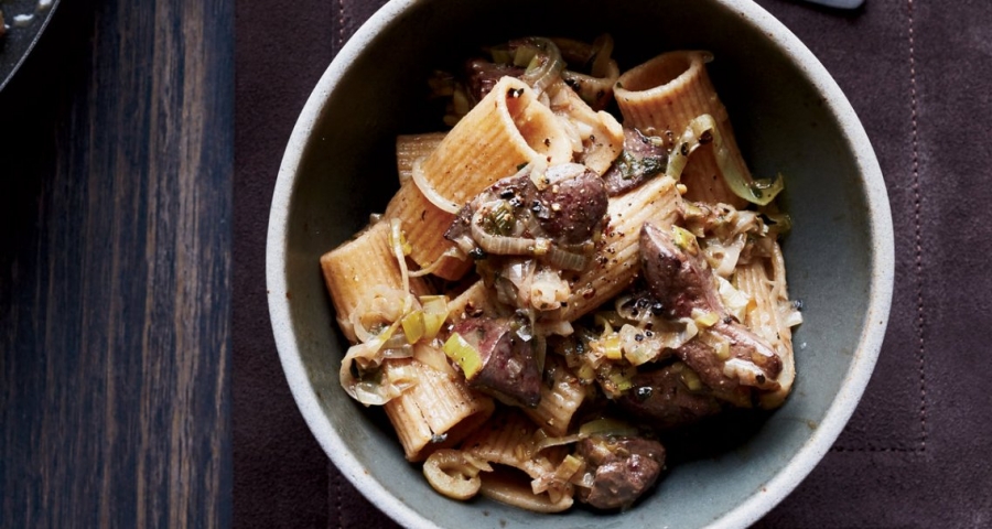 Spelt-Rigatoni-with-chicken-livers-leeks-sage-Sherry-wines